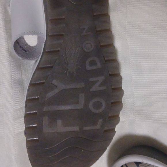 FLY London White slip on sandals Sz. 39 - Picture 7 of 7